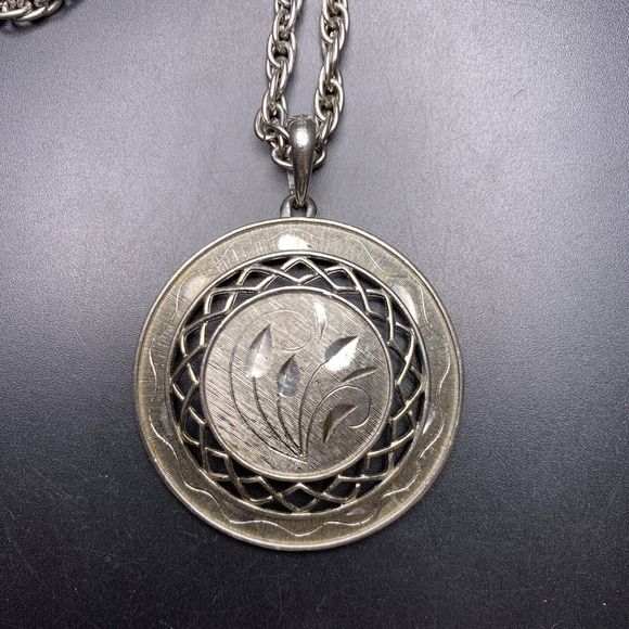 Silver Tone Pendant Necklace Large Round Etched Floral Long 24 Inch Vintage - Picture 2 of 6